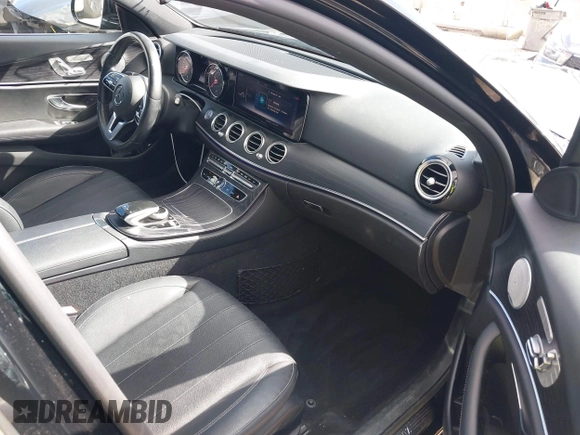 2019 Mercedes-Benz E-Class E 300 with VIN WDDZF4JB4KA684115, listed as a IAAI auction lot 41573761 with 35,678 mi miles. Bid and sale history available at carsss.com. Image 5.