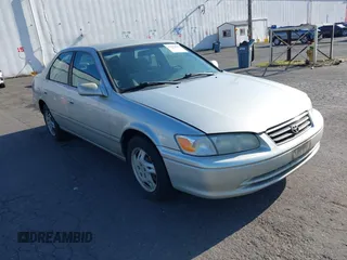 2001 Toyota Camry LE z VIN JT2BF22K210301509, wystawiony jako IAAI lot #42078365 z przebiegiem 322 169 mil mil oraz . Historia ofert i sprzedaży dostępna na DreamBid. Obrazek 1.
