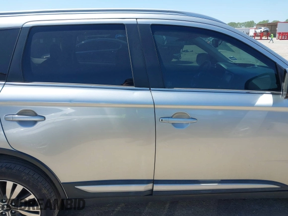 2020 Mitsubishi Outlander SE z VIN JA4AD3A30LZ029043, wystawiony jako IAAI lot #41976692 z przebiegiem 98 536 mil mil oraz . Historia ofert i sprzedaży dostępna na DreamBid. Obrazek 13.