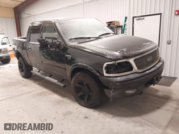 2002 Ford F-150 XLT with VIN 1FTRW08L62KC00490, listed as a IAAI auction lot 41380406 with 192,013 mi miles. Bid and sale history available at carsss.com. Image 1.
