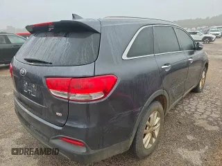 2018 Kia Sorento LX with VIN 5XYPG4A36JG388342, listed as a Copart auction lot 55706225 with 136,445 mi miles and Clean Title. Bid and sale history available at carsss.com. Image 4.