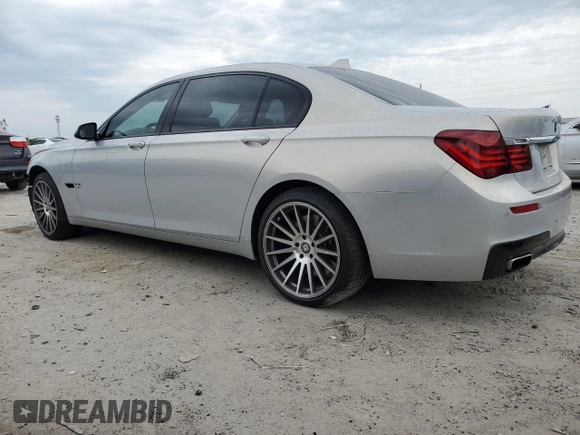 2015 BMW 7 Series 750Li z VIN WBAYE8C56FD781213, wystawiony jako Copart lot #55843955 z przebiegiem 63 899 mil mil oraz Szkoda całkowita • Salvage title. Historia ofert i sprzedaży dostępna na DreamBid. Obrazek 2.