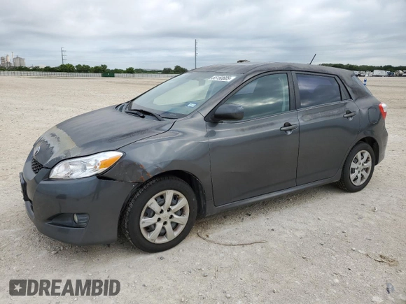 2011 Toyota Matrix S z VIN 2T1KE4EEXBC048054, wystawiony jako Copart lot #55150605 z przebiegiem 108 447 mil mil oraz Szkoda całkowita • Salvage title. Historia ofert i sprzedaży dostępna na DreamBid. Obrazek 1.