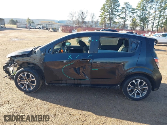 2018 Chevrolet Sonic LT z VIN 1G1JD6SB2J4124719, wystawiony jako IAAI lot #41744967 z przebiegiem 85 988 mil mil oraz . Historia ofert i sprzedaży dostępna na DreamBid. Obrazek 15.