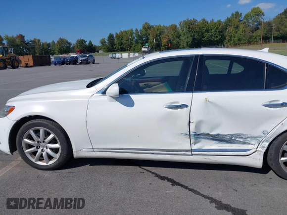2008 Lexus LS 460 with VIN JTHBL46F485070620, listed as a IAAI auction lot 40529145 with 135,030 mi miles. Bid and sale history available at carsss.com. Image 14.