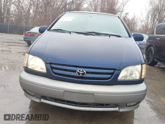 2002 Toyota Sienna LE with VIN 4T3ZF13C72U424470, listed as a IAAI auction lot 41508436 with 170,177 mi miles. Bid and sale history available at carsss.com. Image 6.