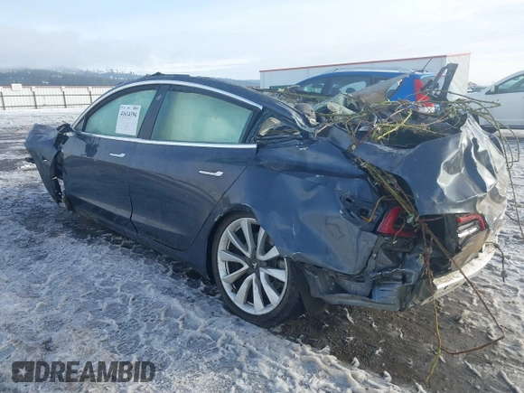 2020 Tesla Model 3 Long Range z VIN 5YJ3E1EB9LF787390, wystawiony jako IAAI lot #41614394 z przebiegiem Nie podano mil oraz . Historia ofert i sprzedaży dostępna na DreamBid. Obrazek 3.