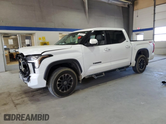 2022 Toyota Tundra 4WD SR5 with VIN 5TFLA5DB9NX015467, listed as a Copart auction lot 48910975 with 34,783 mi miles and Salvage Title. Bid and sale history available at carsss.com. Image 1.