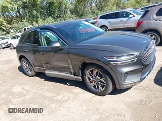 2025 Genesis GV70 2.5T z VIN KMUMADTB3SU178075, wystawiony jako IAAI lot #40492029 z przebiegiem 4 399 mil mil oraz . Historia ofert i sprzedaży dostępna na DreamBid. Obrazek 1.