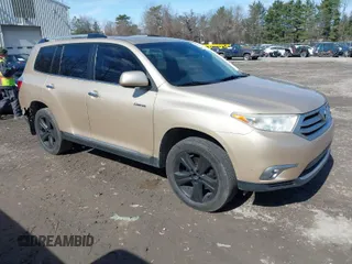 2013 Toyota Highlander Limited z VIN 5TDDK3EH8DS233509, wystawiony jako IAAI lot #41930869 z przebiegiem 157 360 mil mil oraz . Historia ofert i sprzedaży dostępna na DreamBid. Obrazek 1.
