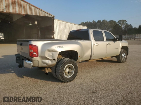 2008 Chevrolet Silverado 3500HD DRW LTZ with VIN 1GCJK33608F111611, listed as a Copart auction lot 76244664 with 287,483 mi miles and Salvage Title. Bid and sale history available at carsss.com. Image 3.