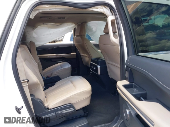 2024 Ford Expedition Max Limited z VIN 1FMJK2A8XREA83026, wystawiony jako IAAI lot #42222592 z przebiegiem 13 647 mil mil oraz . Historia ofert i sprzedaży dostępna na DreamBid. Obrazek 8.