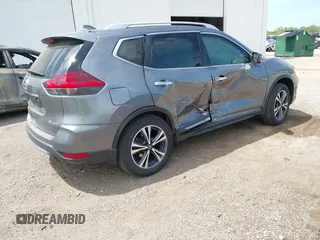 2017 Nissan Rogue SL z VIN 5N1AT2MV0HC879552, wystawiony jako IAAI lot #42242389 z przebiegiem 112 944 mil mil oraz . Historia ofert i sprzedaży dostępna na DreamBid. Obrazek 4.