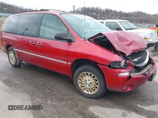 1998 Chrysler Town & Country LXi with VIN 1C4GP64L8WB589426, listed as a IAAI auction lot 41535344 with 132,466 mi miles. Bid and sale history available at carsss.com. Image 1.