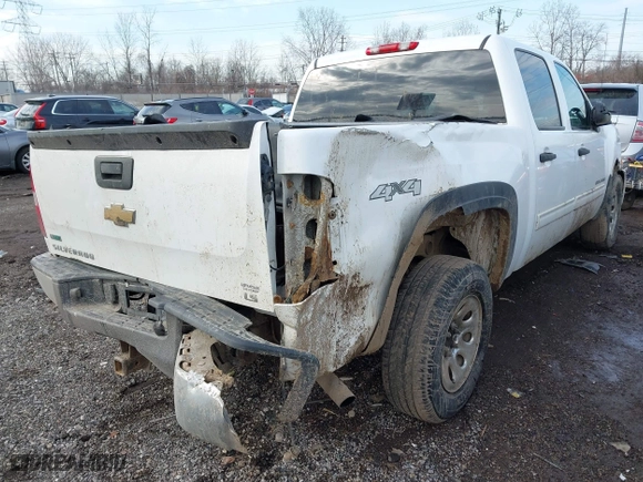 2011 Chevrolet Silverado 1500 LS with VIN 3GCPKREA1BG124050, listed as a IAAI auction lot 41656687 with 200,319 mi miles. Bid and sale history available at carsss.com. Image 4.