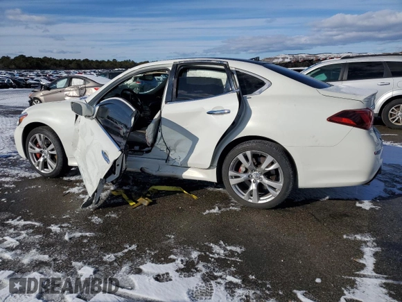 2013 Infiniti M z VIN JN1BY1AR9DM603034, wystawiony jako Copart lot #88311885 z przebiegiem Nie podano mil oraz Nie do naprawy • Non repairable. Historia ofert i sprzedaży dostępna na DreamBid. Obrazek 2.