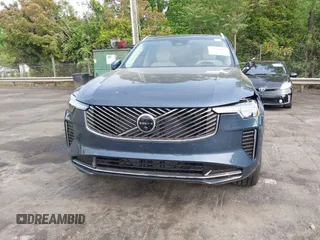 2025 Volvo XC90 z VIN YV4062PG4S1349248, wystawiony jako IAAI lot #42080418 z przebiegiem 3140 mil mil oraz . Historia ofert i sprzedaży dostępna na DreamBid. Obrazek 12.