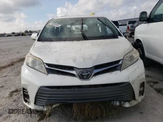 2019 Toyota Sienna XLE Auto Access Seat z VIN 5TDYZ3DC3KS971766, wystawiony jako Copart lot #44809945 z przebiegiem Nie podano mil oraz Szkoda całkowita • Salvage title. Historia ofert i sprzedaży dostępna na DreamBid. Obrazek 5.