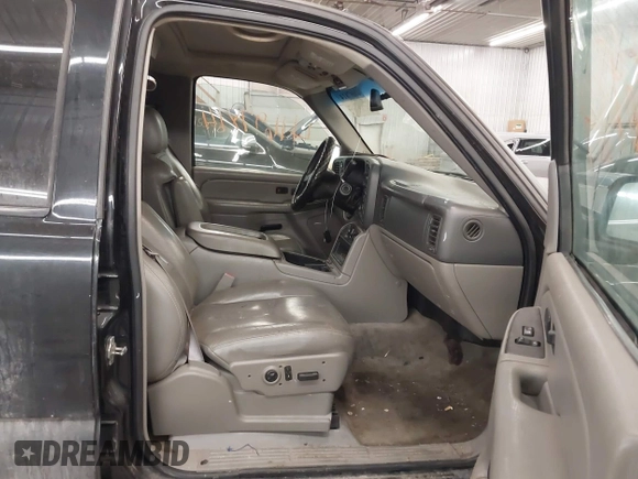 2004 Chevrolet Suburban Z71 with VIN 3GNFK16Z94G288951, listed as a IAAI auction lot 41697814 with 176,257 mi miles. Bid and sale history available at carsss.com. Image 5.