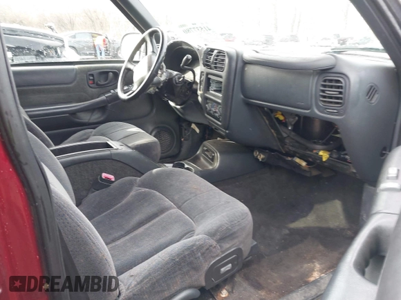 2000 Chevrolet Blazer LT z VIN 1GNDT13W2Y2163805, wystawiony jako IAAI lot #41537780 z przebiegiem 170 527 mil mil oraz . Historia ofert i sprzedaży dostępna na DreamBid. Obrazek 5.