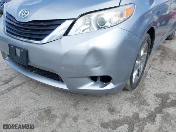 2011 Toyota Sienna LE AAS with VIN 5TDKK3DC4BS065104, listed as a IAAI auction lot 41886753 with 193,352 mi miles. Bid and sale history available at carsss.com. Image 6.