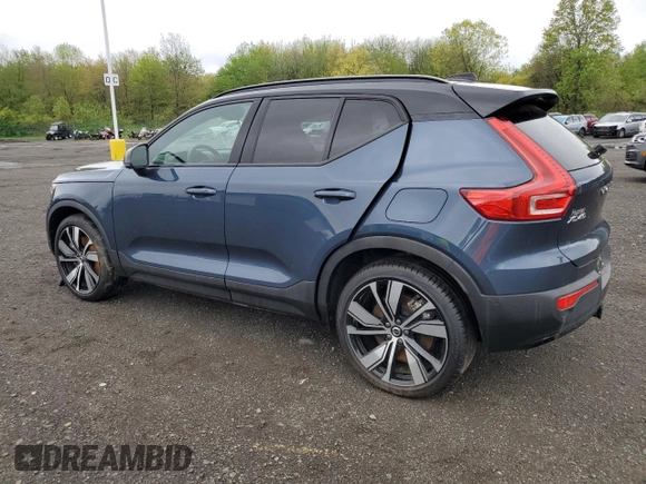 2022 Volvo XC40 Twin Plus z VIN YV4ED3UR2N2674275, wystawiony jako Copart lot #55912995 z przebiegiem Nie podano mil oraz Tytuł czysty. Historia ofert i sprzedaży dostępna na DreamBid. Obrazek 2.