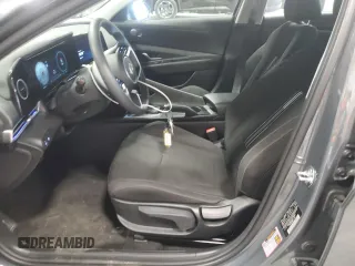 2024 Hyundai Elantra SEL z VIN KMHLM4DG2RU776860, wystawiony jako Copart lot #59857655 z przebiegiem 20 337 mil mil oraz Czysty tytuł • Clean title. Historia ofert i sprzedaży dostępna na DreamBid. Obrazek 7.