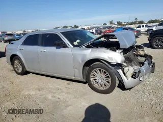 2009 Chrysler 300 LX z VIN 2C3KA43D79H505560, wystawiony jako Copart lot #45428795 z przebiegiem 49 295 mil mil oraz Szkoda całkowita • Salvage title. Historia ofert i sprzedaży dostępna na DreamBid. Obrazek 4.
