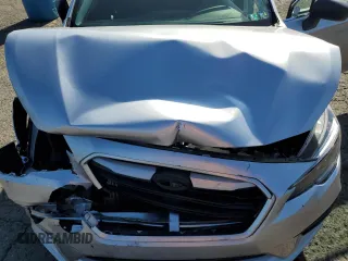 2018 Subaru Legacy z VIN 4S3BNAB67J3005309, wystawiony jako Copart lot #56160585 z przebiegiem 119 920 mil mil oraz Szkoda całkowita • Salvage title. Historia ofert i sprzedaży dostępna na DreamBid. Obrazek 11.