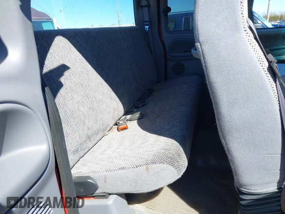 1999 Dodge 1500 z VIN 3B7HC13Y1XM517526, wystawiony jako IAAI lot #41746242 z przebiegiem 116 048 mil mil oraz . Historia ofert i sprzedaży dostępna na DreamBid. Obrazek 8.