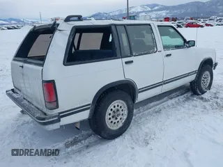 1993 Chevrolet Blazer with VIN 1GNDT13W3P2214338, listed as a IAAI auction lot 41511324 with 175,816 mi miles and . Bid and sale history available at DreamBid. Image 4.