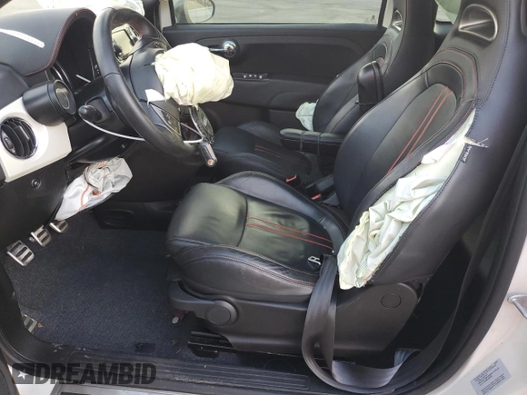 2017 FIAT 500 Abarth z VIN 3C3CFFFH1HT530394, wystawiony jako Copart lot #47134865 z przebiegiem Nie podano mil oraz Szkody całkowita. Historia ofert i sprzedaży dostępna na DreamBid. Obrazek 7.