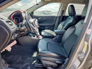 2020 Jeep Compass Trailhawk z VIN 3C4NJDDB0LT207825, wystawiony jako Copart lot #63699915 z przebiegiem 58 190 mil mil oraz Szkoda całkowita • Salvage title. Historia ofert i sprzedaży dostępna na DreamBid. Obrazek 7.
