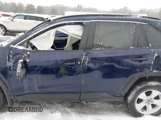 2020 Toyota RAV4 XLE with VIN 2T3P1RFV4LC117598, listed as a IAAI auction lot 41556701 with 38,447 mi miles. Bid and sale history available at carsss.com. Image 13.