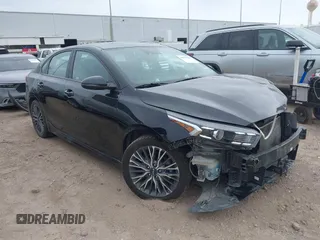 2023 Kia Forte GT-Line z VIN 3KPF54ADXPE568035, wystawiony jako IAAI lot #40978558 z przebiegiem 62 759 mil mil oraz . Historia ofert i sprzedaży dostępna na DreamBid. Obrazek 1.