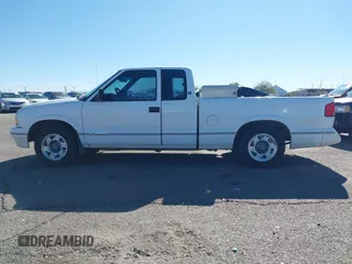 1997 GMC Sonoma SLS with VIN 1GTCS19X2V8528709, listed as a IAAI auction lot 40853983 with 243,171 mi miles and . Bid and sale history available at DreamBid. Image 14.