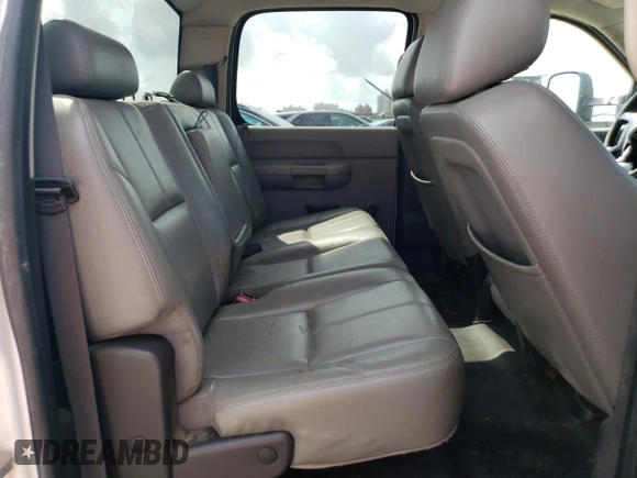 2011 Chevrolet Silverado 3500HD Work Truck z VIN 1GC4KZC81BF130600, wystawiony jako Copart lot #53819535 z przebiegiem Nie podano mil oraz Szkoda całkowita • Salvage title. Historia ofert i sprzedaży dostępna na DreamBid. Obrazek 10.