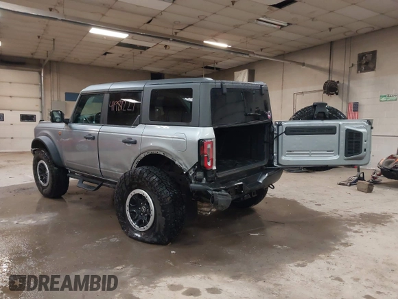 2023 Ford Bronco z VIN 1FMEE5DP2PLB55066, wystawiony jako IAAI lot #41981227 z przebiegiem 16 137 mil mil oraz . Historia ofert i sprzedaży dostępna na DreamBid. Obrazek 3.