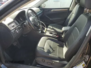 2017 Volkswagen Passat SE z VIN 1VWGT7A32HC062661, wystawiony jako Copart lot #53167835 z przebiegiem 44 689 mil mil oraz Szkoda całkowita • Salvage title. Historia ofert i sprzedaży dostępna na DreamBid. Obrazek 7.
