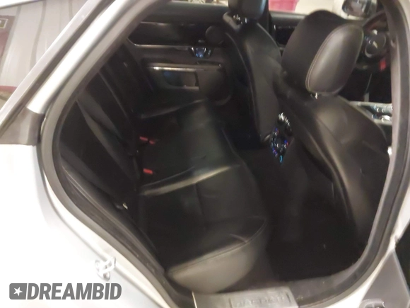 2015 Jaguar XJ with VIN SAJWA1CZ8F8V83873, listed as a IAAI auction lot 41271111 with 94,830 mi miles. Bid and sale history available at carsss.com. Image 8.