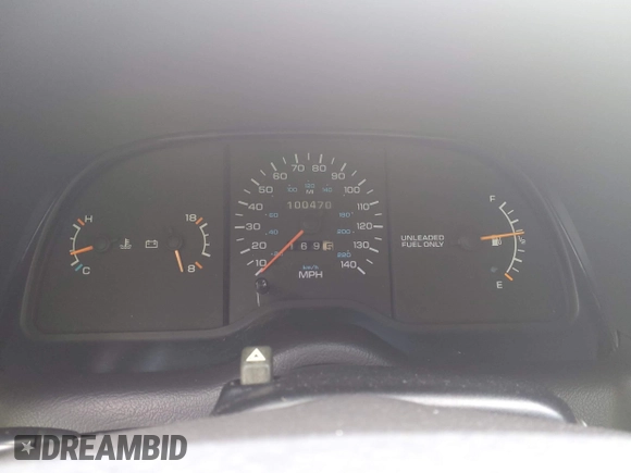 1993 Chrysler LeBaron z VIN 1C3XU4530PF503990, wystawiony jako IAAI lot #42140972 z przebiegiem 100 470 mil mil oraz . Historia ofert i sprzedaży dostępna na DreamBid. Obrazek 7.