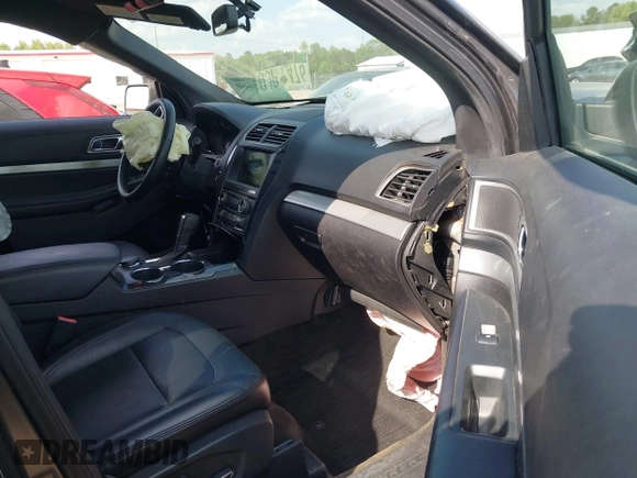2017 Ford Explorer XLT z VIN 1FM5K8D89HGC44162, wystawiony jako IAAI lot #42158660 z przebiegiem 121 078 mil mil oraz . Historia ofert i sprzedaży dostępna na DreamBid. Obrazek 5.