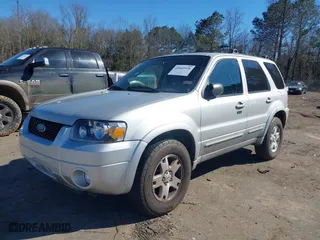 2007 Ford Escape Limited with VIN 1FMYU04197KA67054, listed as a IAAI auction lot 41665928 with 196,706 mi miles. Bid and sale history available at carsss.com. Image 2.