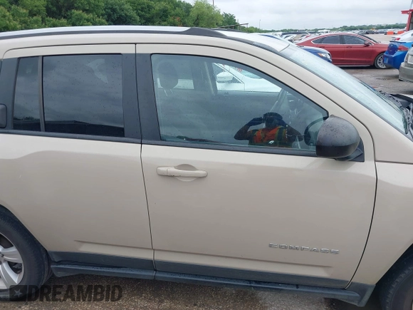 2017 Jeep Compass Sport SE с VIN 1C4NJCBA0HD123716, выставлен на аукционе IAAI как лот 42486199 с пробегом 142 644 миль миль и . История ставок и продаж доступна на DreamBid. Изображение 12.