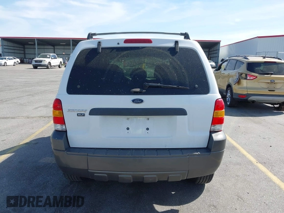 2005 Ford Escape XLT with VIN 1FMYU03165KA93495, listed as a IAAI auction lot 41821975 with 202,475 mi miles and . Bid and sale history available at DreamBid. Image 16.