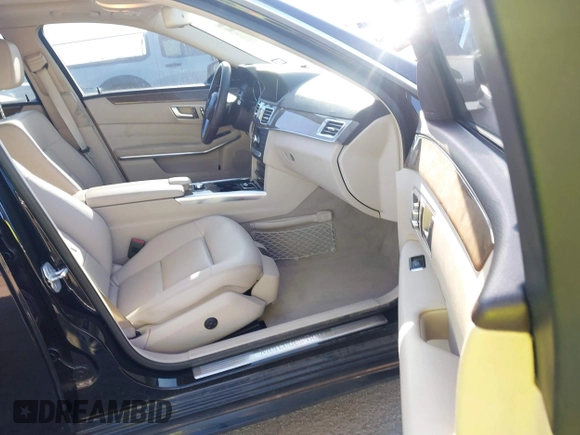 2014 Mercedes-Benz E-Class E 350 Sport with VIN WDDHF5KB0EA789299, listed as a IAAI auction lot 41763844 with 105,253 mi miles. Bid and sale history available at carsss.com. Image 5.
