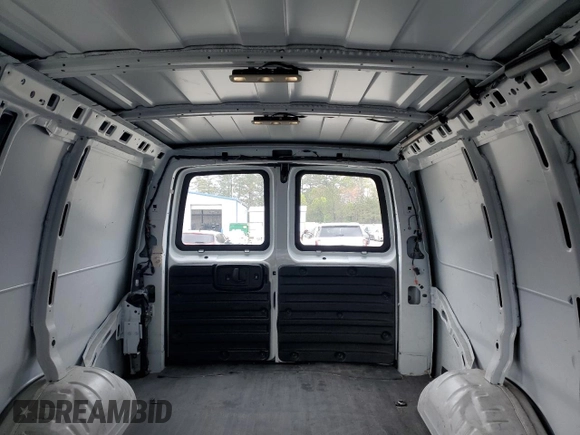 2022 Chevrolet Express Cargo с VIN 1GCWGAFPXN1217752, выставлен на аукционе Copart как лот 49950615 с пробегом 104 374 миль миль и Чистый • Clean title. История ставок и продаж доступна на DreamBid. Изображение 10.