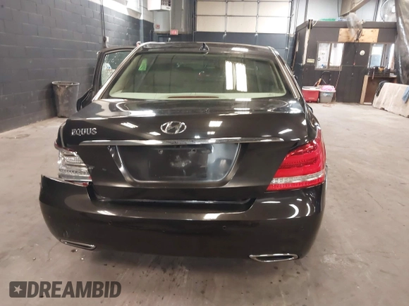 2015 Hyundai Equus Signature z VIN KMHGH4JH7FU100256, wystawiony jako IAAI lot #39882362 z przebiegiem 105 880 mil mil oraz . Historia ofert i sprzedaży dostępna na DreamBid. Obrazek 16.