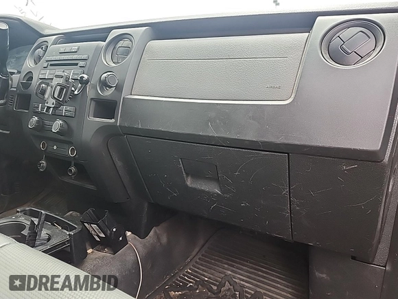 2013 Ford F-150 XL z VIN 1FTMF1CM4DKE18754, wystawiony jako IAAI lot #42844298 z przebiegiem 71 624 mil mil oraz . Historia ofert i sprzedaży dostępna na DreamBid. Obrazek 24.