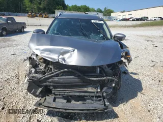 2017 Nissan Rogue SV z VIN KNMAT2MT2HP560262, wystawiony jako Copart lot #54861885 z przebiegiem 109 604 mil mil oraz Szkoda całkowita • Salvage title. Historia ofert i sprzedaży dostępna na DreamBid. Obrazek 5.